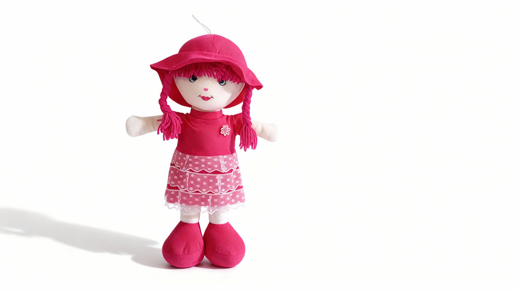 Poupée douce “Camélia” en tissu rouge