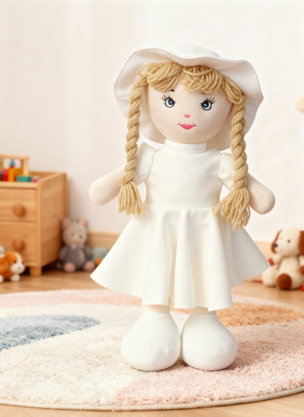 Poupée douce “Angélique” en tissu blanc