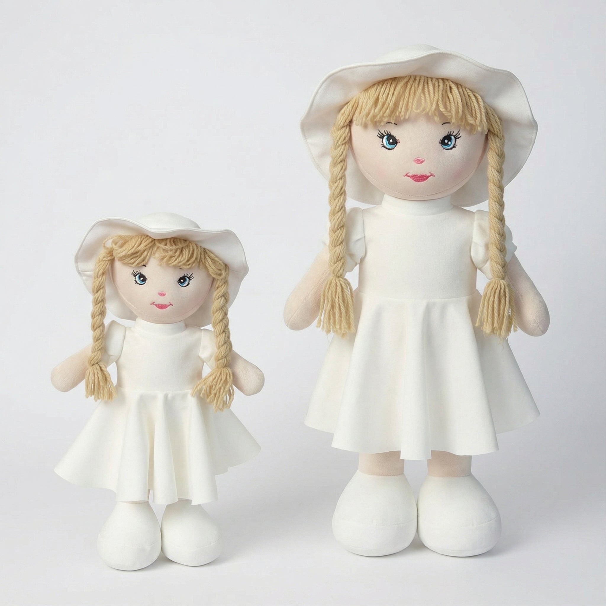 Poupée douce “Angélique” en tissu blanc